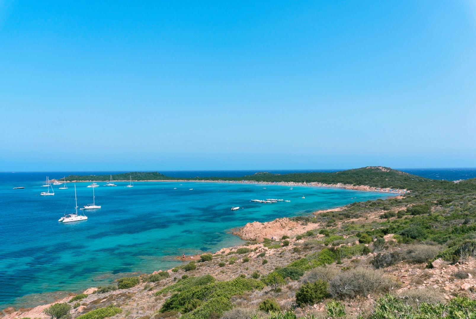Vue carte postale de Bonifacio depuis depuis un drone en fin d'après-midi