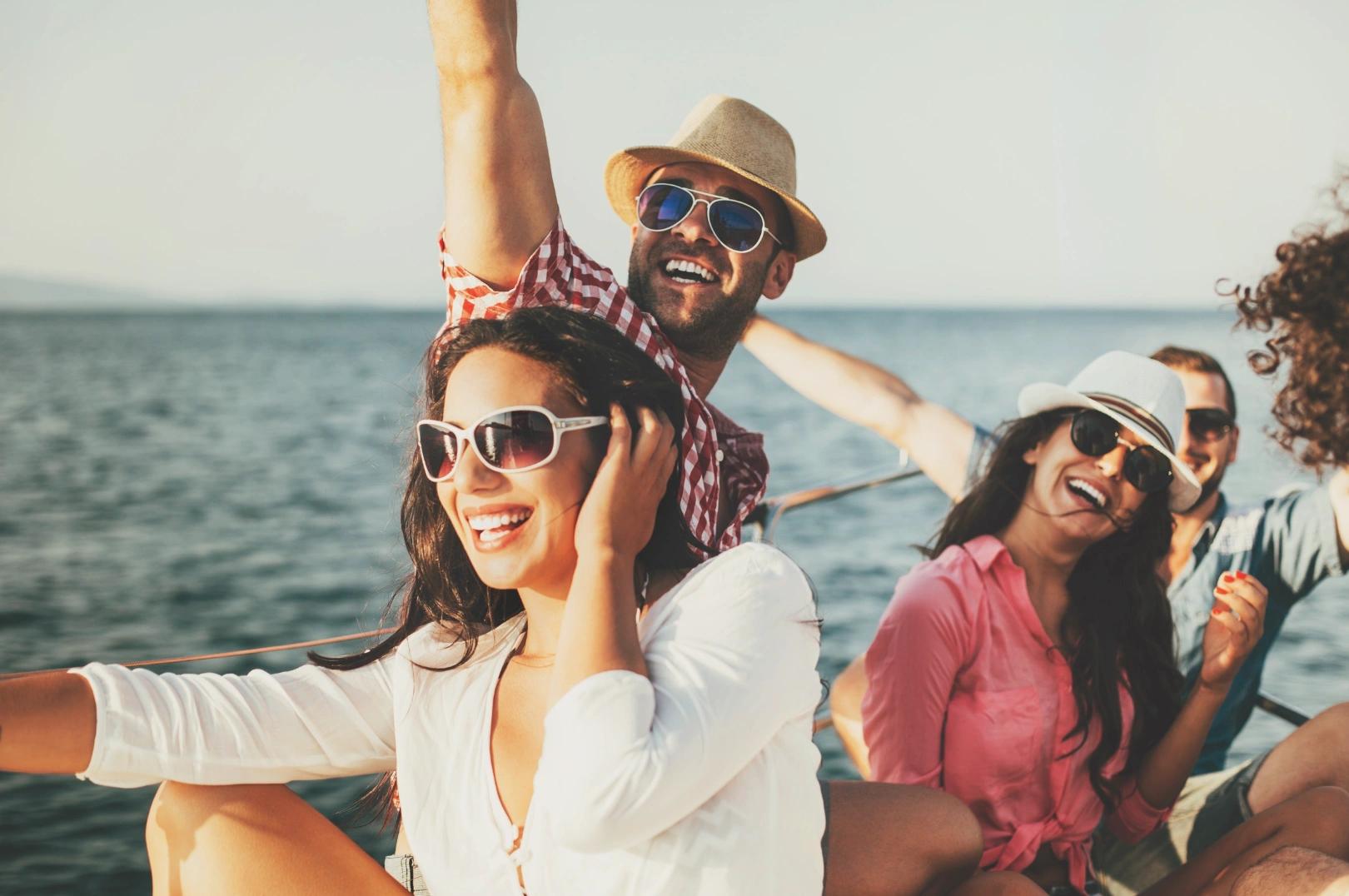 Ambiance détendue et festive lors d’une sortie privée autour de Bonifacio